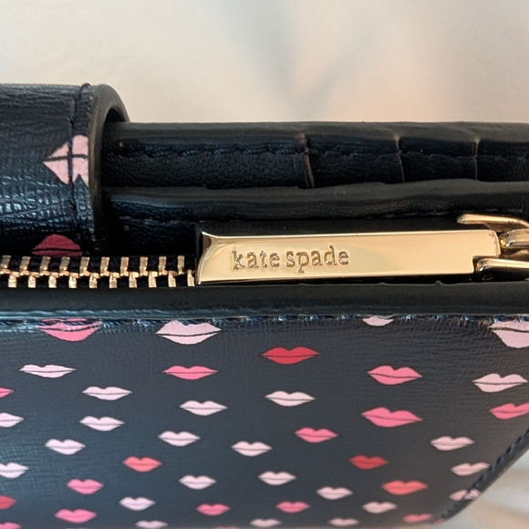Kate Spade Black and Pink Lip Print Leather Medium Bifold Wallet EUC - Picture 3 of 8